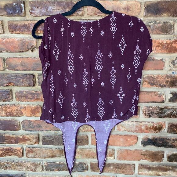Mudd Burgundy Aztec Cold Shoulder Tie Waist Crop Top Women's Size XXS - Picture 5 of 5